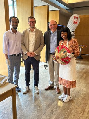 Bürgermeister Dr. Bieri , Dechant Weber mit Eritreischen Köchen